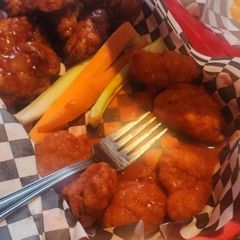 Mak's Pub & Grill - Boneless wings - honey barbecue and buffalo - Desserts Near Me - Cypress, Texas