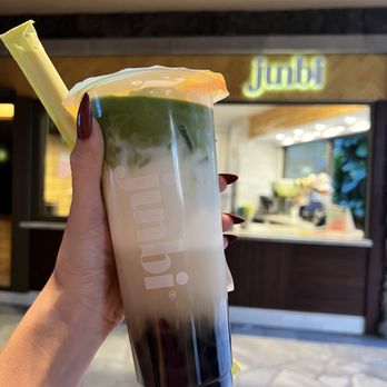 Junbi - Waikiki - Madagascar Vanilla Matcha iced latte - Coffee & Tea Near Me - Honolulu, Hawaii