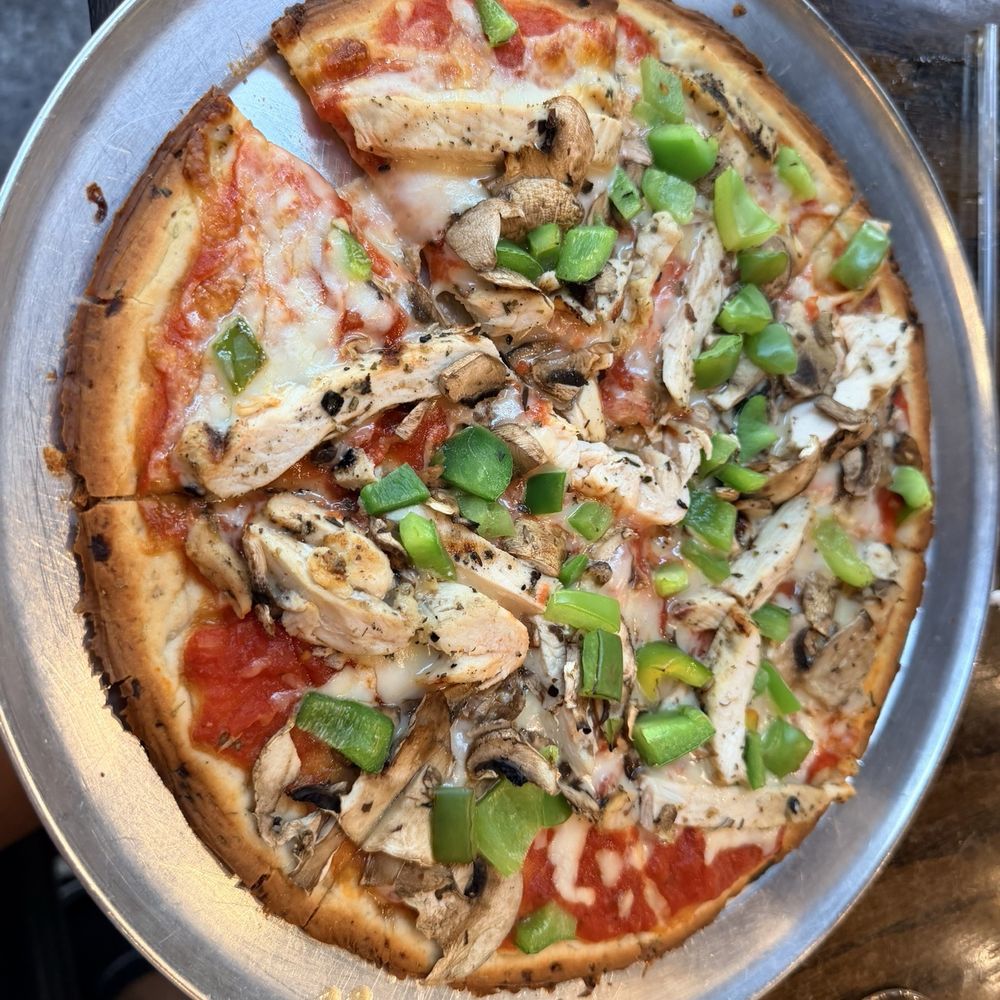 Aldo's Pizza Pies - Downtown - Cauliflower Crust Pizza with chicken, green peppers and mushrooms. - Pizza Near Me - Memphis, Tennessee Aldo's Pizza Pies - Downtown - Cauliflower Crust Pizza with chicken, green peppers and mushrooms. - Pizza Near Me - Memphis, Tennessee