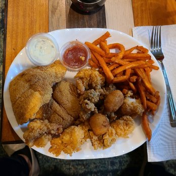 Krabs Hut - YUM - Seafood Near Me - Atlanta, Georgia