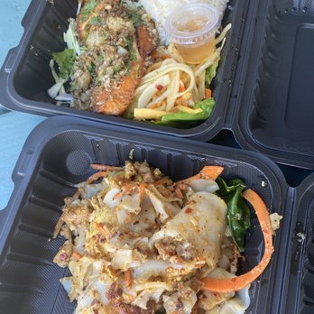 Thai Mee Up - Pad see ew and garlic salmon !! Yum!! - Food Trucks Near Me - Kahului, Hawaii Thai Mee Up - Pad see ew and garlic salmon !! Yum!! - Food Trucks Near Me - Kahului, Hawaii