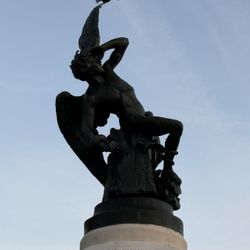 Estanque Grande del Buen Retiro - Fallen Angel statue