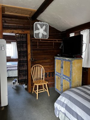 Log Cabin Motel by null