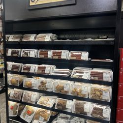 Stadium Thriftway - Smoked meat case