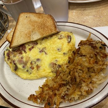 Henry's Confectionary - omelette - Diners Near Me - Glen Cove, New York