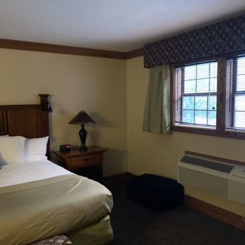 Zion Lodge - Bedroom - Hotels Near Me - Springdale, Utah Zion Lodge - Bedroom - Hotels Near Me - Springdale, Utah