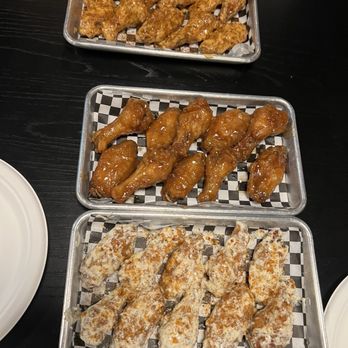 6ixty Wings - Honey Garlic & Garlic Parm - Chicken Wings Near Me - Mississauga, Ontario