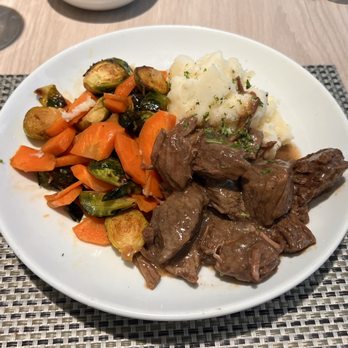 NM Cafe - Pot roast with mashed potatoes and vegetables - New American Near Me - Garden City, New York