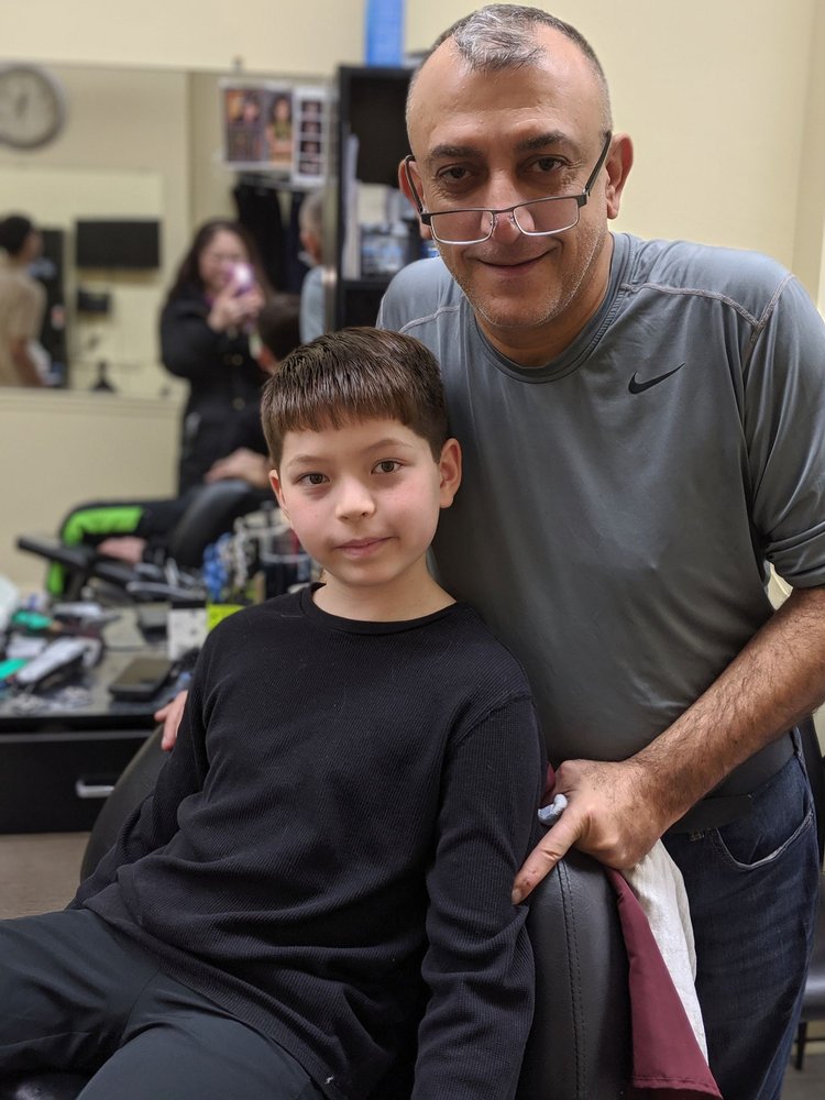 Larry's Barber Shop Logo