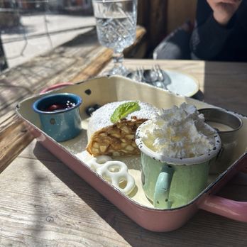 Alpenrose Vail - Apple strudel - German Near Me - Vail, Colorado
