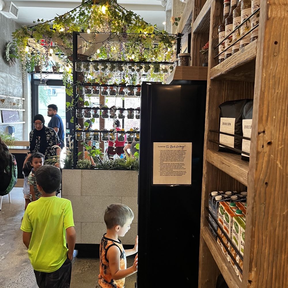 Bee Cafe - Inside - Cafes Near Me - Woodside, New York Bee Cafe - Inside - Cafes Near Me - Woodside, New York