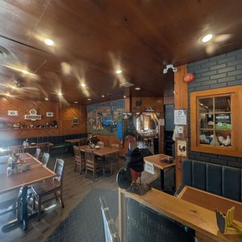 Falls Manor Motel & Restaurant - The decor gives it that hometown Diner vibe - Hotels Near Me - Niagara Falls, Ontario Falls Manor Motel & Restaurant - The decor gives it that hometown Diner vibe - Hotels Near Me - Niagara Falls, Ontario