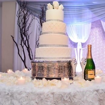 Van's Bakery - I'm so satisfied with my wedding cake! Fresh strawberries and coconut - Bakeries Near Me - Garden Grove, California Van's Bakery - I'm so satisfied with my wedding cake! Fresh strawberries and coconut - Bakeries Near Me - Garden Grove, California