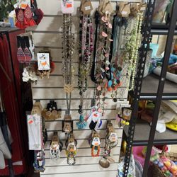Flamingo Thrift & Things - Jewelry.