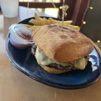 Ashton Creek Vineyard - Lamb burger - Wine Tasting Room Near Me - Chester, Virginia