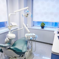Azadeh Akhavan, DDS