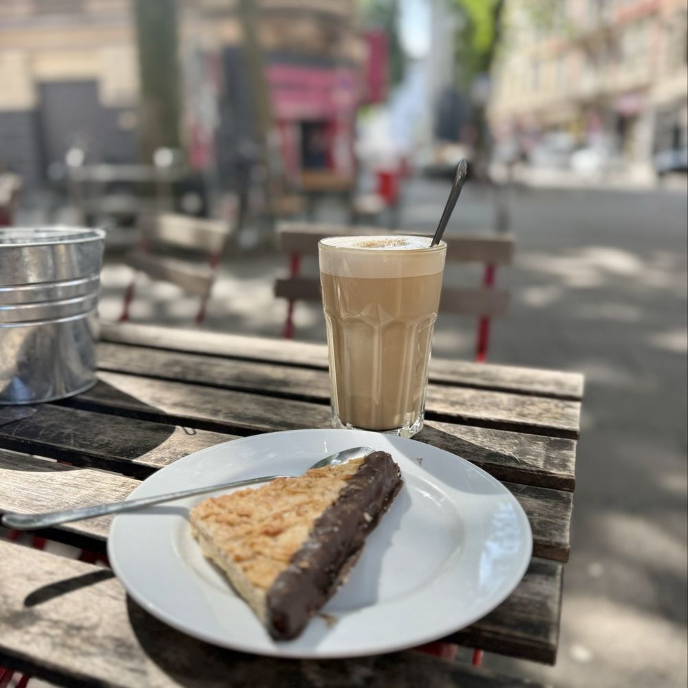 Café May - Nussecke and Latte - Breakfast & Brunch Near Me - Hamburg, HH