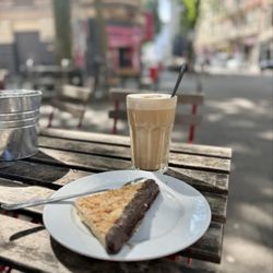 Café May - Nussecke and Latte