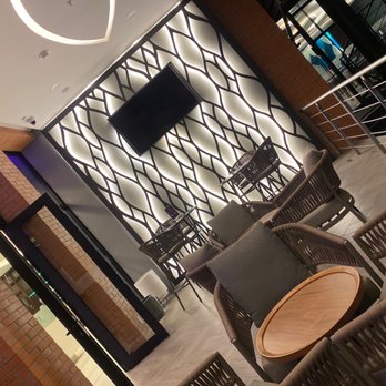Aloft Hotel - Outdoor eating area (patio) - Hotels Near Me - Guadalajara, JAL