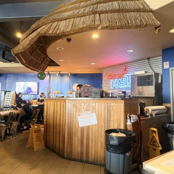 Crab Hut - Server pickup area at kitchen - Cajun/Creole Near Me - San Diego, California