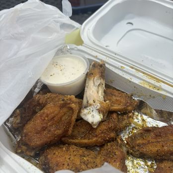 Wings & Pot - 10 pieces of LEMON PEPPER ALL FLATS WITH NO ATTITUDE THANKS WILLIE - Chicken Wings Near Me - Los Angeles, California Wings & Pot - 10 pieces of LEMON PEPPER ALL FLATS WITH NO ATTITUDE THANKS WILLIE - Chicken Wings Near Me - Los Angeles, California