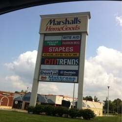 Marshalls Mega - Entrance to the pavilion