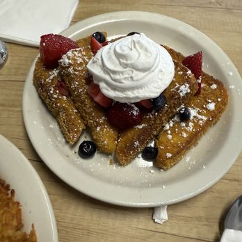Arnie’s Cafe - strawberry and blueberry crunchy french toast - Breakfast & Brunch Near Me - Reno, Nevada