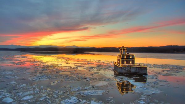 Hudson Athens Lighthouse by null