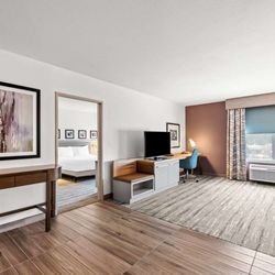 Hilton Garden Inn Seattle North/Everett - Guest room