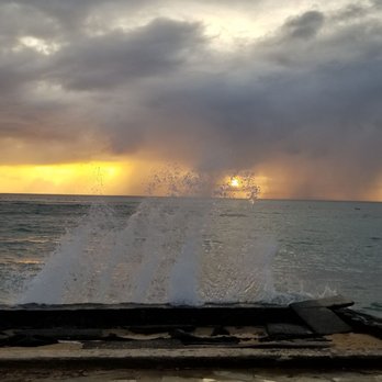 Kaimana Beach - Last day of Summer 2020 - Beaches Near Me - Honolulu, Hawaii Kaimana Beach - Last day of Summer 2020 - Beaches Near Me - Honolulu, Hawaii
