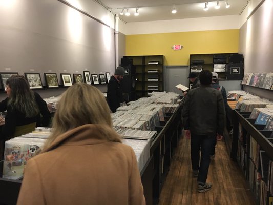 Village Vinyl & Hi Fi by null