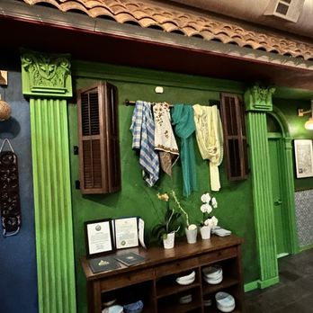 Azalina's - Imaginative decor - Malaysian Near Me - San Francisco, California