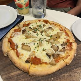 Hamakua mushroom pizza Hamakua mushroom pizza