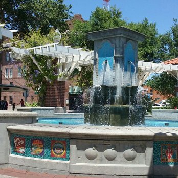Winter Garden Historic District - Fountain in the center of town - Landmarks & Historical Buildings Near Me