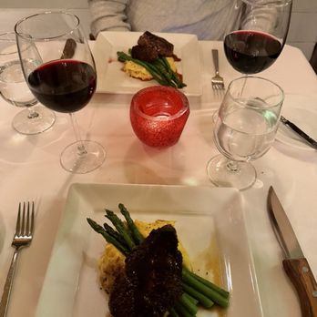 Dans At Green Hills - filet over mashed potatoes and asparagus - French Near Me - Reading, Pennsylvania