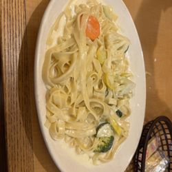 Mythos Restaurant - Pasta Fettuccine Primavera