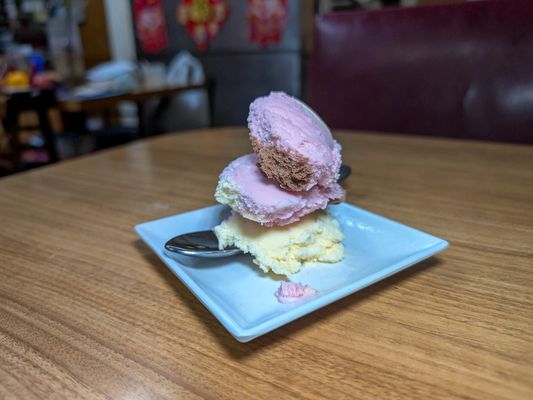New Lun Ting Cafe by null