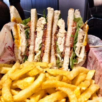 Big J's Burger - Club sandwich w/egg - Burgers Near Me - Barcelona, B