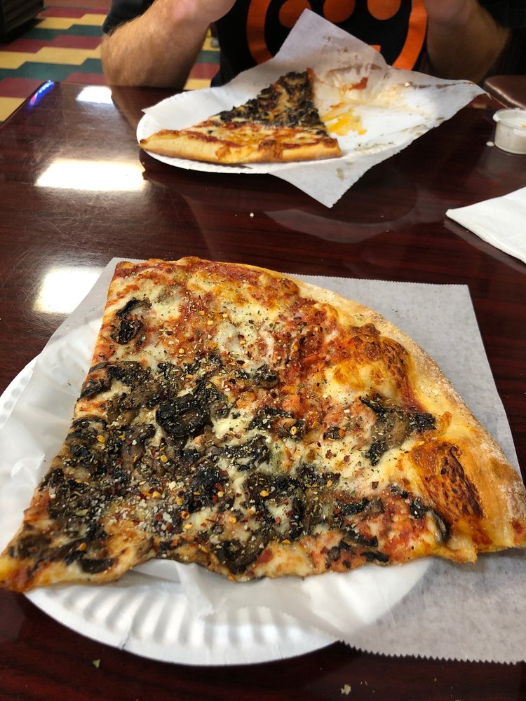 MOMBO’S PIZZA - 59 Photos & 237 Reviews - 560 Gravenstein Hwy N ...