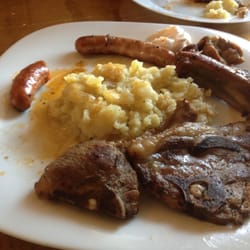 Askuas - Patatas a lo pobre, chuletas, costillas y embutido