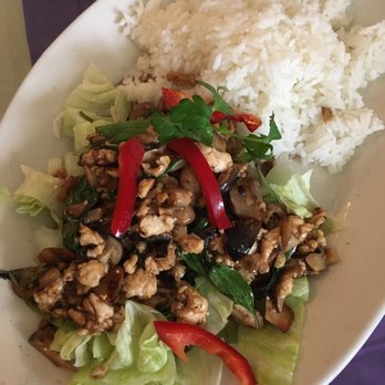Battambang - Minced chicken over lettuce lunch special - Cambodian Near Me - Oakland, California Battambang - Minced chicken over lettuce lunch special - Cambodian Near Me - Oakland, California