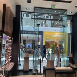 Sunglass Hut