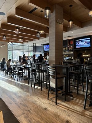 Cooper’s Hawk Winery & Restaurant by null