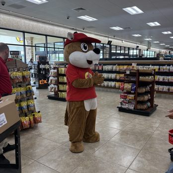 Buc-ee’s - Buc-cee himself - Gas Stations Near Me - Springfield, Missouri