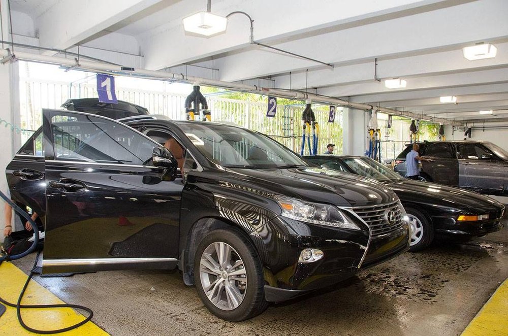 AVENTURA’S FINEST HAND CAR WASH 19501 Biscayne Blvd, Aventura