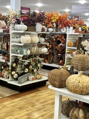 TJ MAXX - Updated December 2025 - 21 Reviews - 3830 Bloomington St