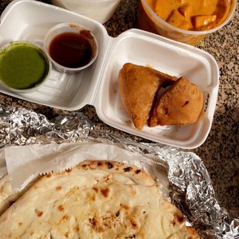 Siri Restaurant Chicago - Garlic Naan, Veggie Samosas, Chicken Makhani (Butter Chicken). Comes with White rice. - Indian Near Me - Chicago, Illinois