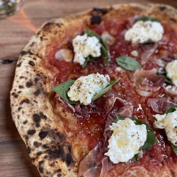 Grá - Prosciutto pizza. Cold and needed more filling or sauce or pine nuts :( - Pizza Near Me - Los Angeles, California