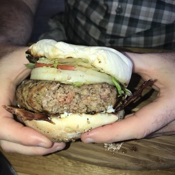 Happy Jacks Burger Bar - Even though it wasn't perfect medium rare, it was fast and handled beautifully. - American Near Me - Rockaway Park, New York