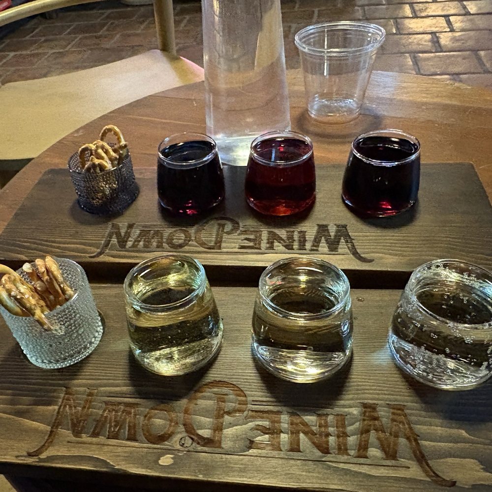 We were able to try 6 different types of wine! Some pretzels ofc to help separate the taste! We were able to try 6 different types of wine! Some pretzels ofc to help separate the taste!
